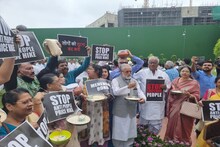 সাসপেন্ডেড সাংসদদের রিলে ধরনায় নৈশভোজে মুরগির মাংস, রুমালি রুটি!