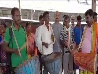দ্রৌপদী মুর্মুর শপথে বাংলার শিল্পীরা 