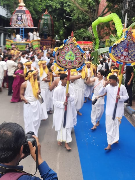 মেলার পাশাপাশি সাংস্কৃতিক অনুষ্ঠান করা হবে। বিদেশ থেকে বহু শিল্পী আসবেন এই অনুষ্ঠানে যোগ দিতে