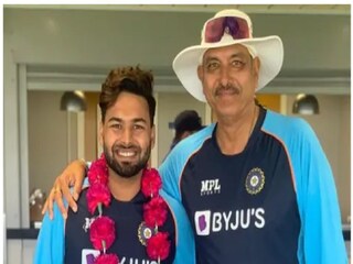  India vs England: Ravi Shastri snatching the bottle of champagne from Rishabh Pant