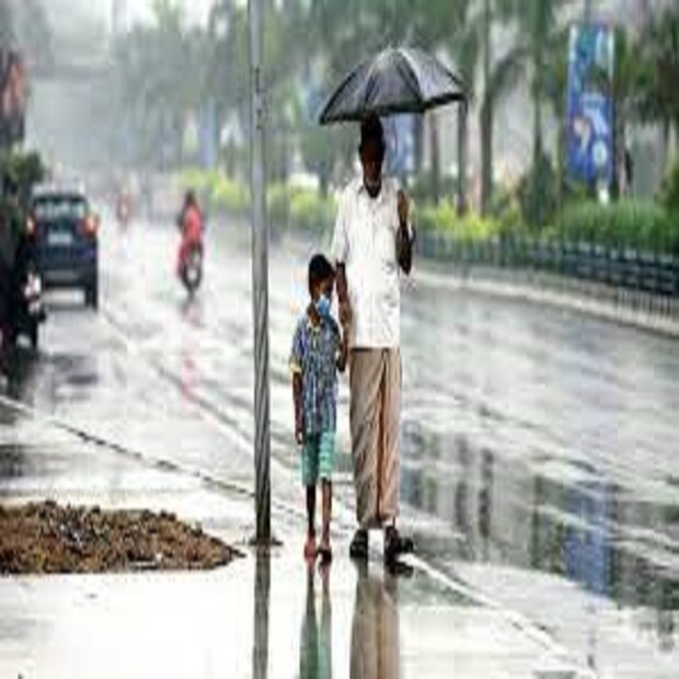দিল্লি-এনসিআরে (Delhi-NCR) আগামী ৬ দিন মৌসুমি বায়ুর প্রভাবে বৃষ্টিপাত হতে পারে ৷ স্বস্তির বৃষ্টিতে ভিজেছেন মানুষ কিছুটা হলেও রেহাই পায়া গিয়েছে ৷ প্রতীকী ছবি ৷