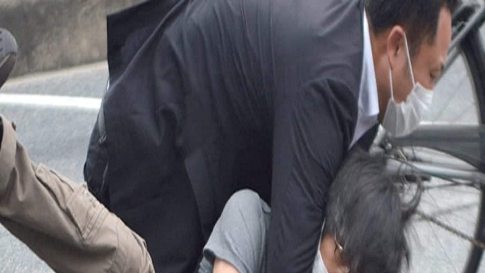 ১০ ফিট দূরত্ব থেকে খুন করে শিনজো-কে, কে এই টেটসুয়া ইয়ামাগামি? হাড়হিম করা ৮ তথ্য ১০ ফিট দূরত্ব থেকে খুন করে শিনজো-কে, কে এই টেটসুয়া ইয়ামাগামি? হাড়হিম করা ৮ তথ্য