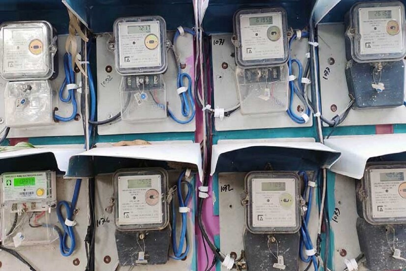 স্লিপ সিলিন্ডারের মত ডিজাইন যাতে আন্ডার লাইট ও হাইড্রোগ্রাফিক ফিনিশের সঙ্গে পিয়ু পেন্ট এয়রোস্লিম পাখার প্রিমিয়াম লুক যা দারুণ আকর্ষণীয়, এই পাখাতে রিমোর্টের সাহায্যে নিয়ন্ত্রিত করা যায় ৷ অ্যামাজনে এর দাম ৯,৯৯০ টাকা ৷ প্রতীকী ছবি ৷