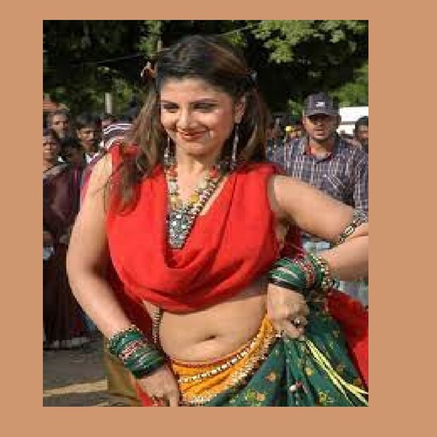 কিন্তু সোশ্যাল মিডিয়ার মাধ্যমে, তিনি সবসময় ভক্তদের সাথে জুড়ে থাকেন এবং প্রতিদিন তাঁর ছবি শেয়ার করেন।