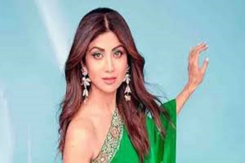 চিনির বিকল্প: ‘চিনি কম’। এটাই শিল্পার ফিটনেস রহস্য। সাদা চিনি ছুঁয়েও দেখেন না। বদলে মধু কিংবা গুড় খান। ‘অতিরিক্ত চিনি খাওয়া ছাড়ুন, পরিষ্কার খান এবং গতকালের চেয়ে ফিট হয়ে উঠুন’, এটাই শিল্পা শেট্টির ফিটনেস মন্ত্র। ফাইল ছবি ৷