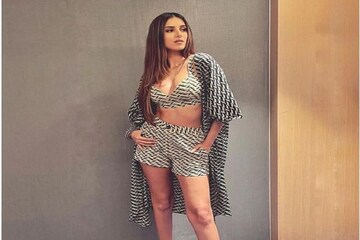 কখনও বিকিনি, কখনও ব্লেজার...বোমা ফাটাচ্ছেন গান ও ব্যালেতে পারদর্শী নায়িকা তারা কখনও বিকিনি, কখনও ব্লেজার...বোমা ফাটাচ্ছেন গান ও ব্যালেতে পারদর্শী নায়িকা তারা