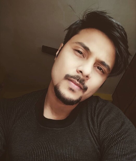 কথায় বলে স্টার ইজ বর্ন৷ অর্থাৎ স্টার বা তারকা তৈরি হন না, তারা জন্মান সেই নিয়তি নিয়ে৷ সবুজের ক্ষেত্রেও তাই ছিল৷ সরকারি আধিকারিক হতে পারতেন, কিন্তু পরীক্ষার দিন, পরীক্ষা ছেড়ে তিনি চলে যান অডিশন দিতে৷ তার ফলে পরীক্ষাটা আর দেওয়া হয়নি৷ যদিও সেই অডিশন তিনি উৎরতে পেরেছিলেন কিনা সেটা জানা যায়নি৷ 
