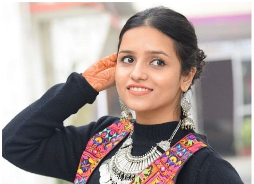 IAS Sarjana Yadav Success Tips:সরজানা যাদব বিশ্বাস করেন যে নিজের সামর্থ্য অনুযায়ী এই পরীক্ষার জন্য প্রস্তুতি নেওয়া উচিত। এর জন্য পড়াশোনার সময় নির্ধারণ করাও জরুরি। তিনি পরীক্ষার্থীদের সমস্ত বিষয় পুঙ্খানুপুঙ্খভাবে পড়তে এবং বুঝতে পরামর্শ দেন যাতে পরীক্ষা দেওয়ার সময় কোনও বিভ্রান্তি না থাকে। সিলেবাস শেষ করার পরে, এটি কয়েকবার রিভিশন করুন। এছাড়াও, উত্তর লেখায় মনোযোগ বাড়ান।