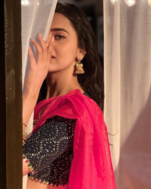 তাঁর কোনও ভঙ্গিমাই একঘেয়ে নয়৷ এক এক পোজে তিনি এক একরকম৷