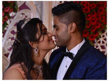 'লেডি লাক' একেই বলে! যা ধরছেন সূর্যকুমার, তাই যেন সোনা হয়ে যাচ্ছে! 'লেডি লাক' একেই বলে! যা ধরছেন সূর্যকুমার, তাই যেন সোনা হয়ে যাচ্ছে!