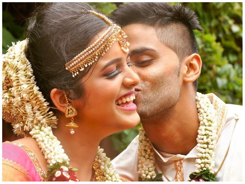 যখনই সুযোগ পেয়েছেন, ভারতীয় দলের জার্সিতে নিজেকে প্রমাণ করেছেন সূর্যকুমার। ভক্তরা এখন তাঁকে ভালবেসে স্কাই বলে ডাকছে।