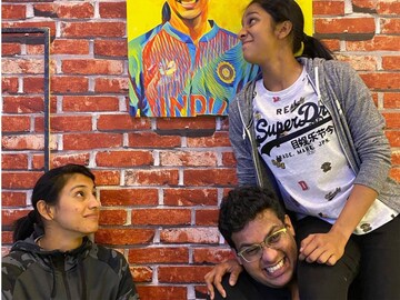 দুই বন্ধুর হাতে আজ দেশের পদক ভাগ্য! সোনা জিতলে ইতিহাস গড়বে ভারতের মেয়েরা দুই বন্ধুর হাতে আজ দেশের পদক ভাগ্য! সোনা জিতলে ইতিহাস গড়বে ভারতের মেয়েরা