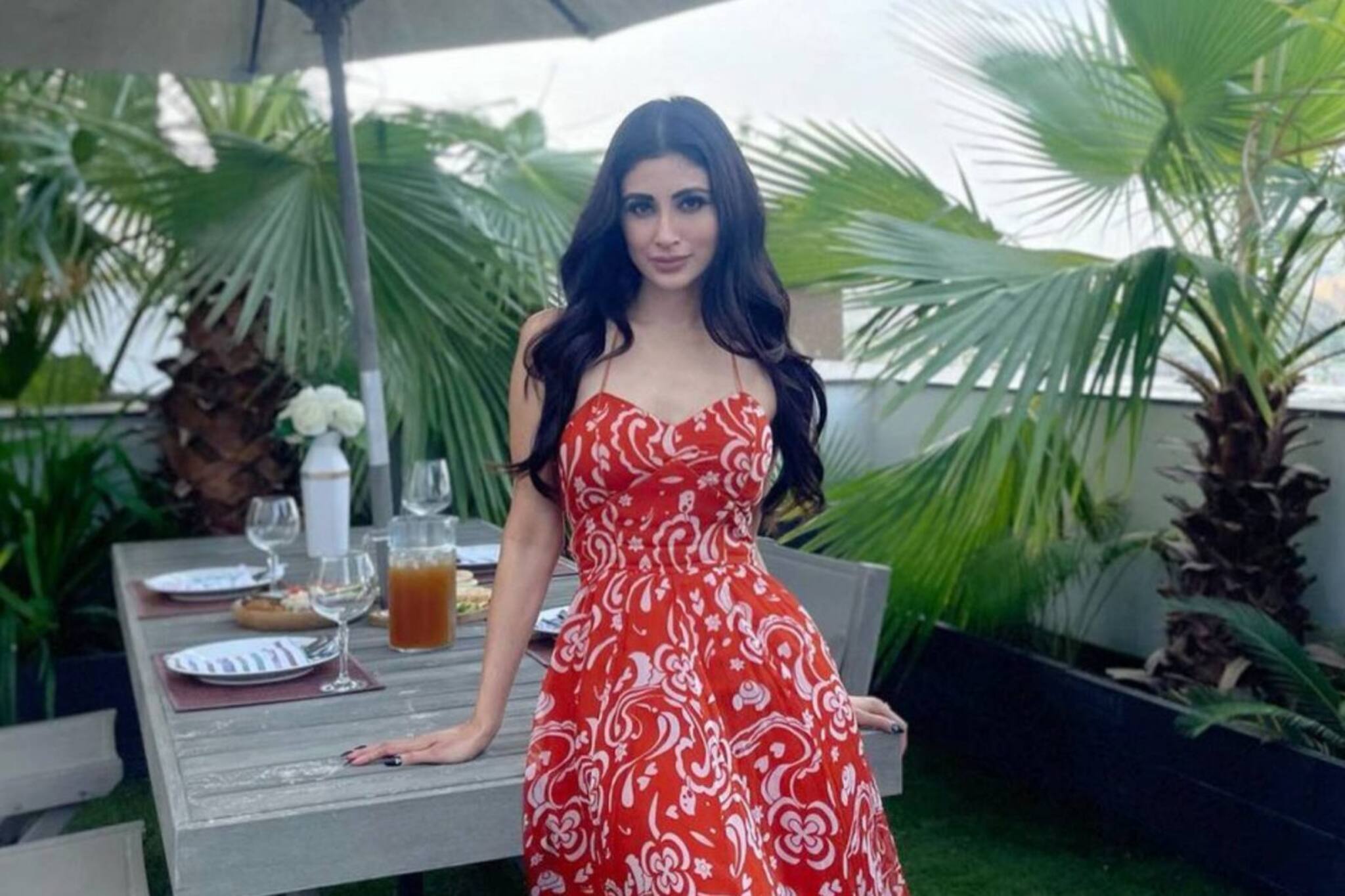 রঙিন পোশাকে শরীরী বিভঙ্গ! নতুন ফোটোশ্যুটে হট লুকে মৌনী রায়