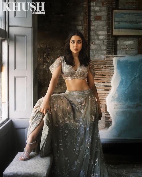 সারার অমন সুন্দর ত্বকের আরেক চাবিকাঠি হল ঘুম! ত্বকের যত্ন নিতে তিনি কখনও ঘুমের সঙ্গে আপোস করেন না। শ্যুটিংয়ের চাপে তিনি যখনই সময় পান ঘুমিয়ে পড়েন।