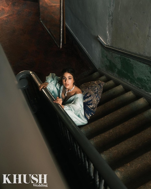 সারার উজ্জ্বল ত্বকের সিক্রেট পর্যাপ্ত পরিমাণে জল খাওয়া। জল শরীরের যাবতীয় টক্সিন বার করে দিতে সাহায্য করে। ফলে ত্বক উজ্জ্বল হয়।