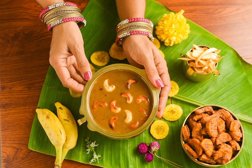 পায়েস-- দক্ষিণ ভারতের এই সাবেকি খিরজাতীয় মিষ্টি খুবই জনপ্রিয়। গুড়, নারকেল ও এলাচ দিয়ে তৈরি করা হয় এই মিষ্টি। গণেশকে এই ভোগ দিতে পারেন। 