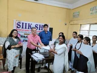 নীল সাদা ইউনিফর্ম, হাওড়া পুর এলাকায় স্কুলড্রেস বিতরণ