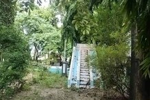 বাচ্চাদের খেলার পার্ক দীর্ঘদিন বন্ধ! পরিণত হয়েছে জঙ্গলে বাচ্চাদের খেলার পার্ক দীর্ঘদিন বন্ধ! পরিণত হয়েছে জঙ্গলে