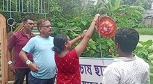 আজব রাখি! মানুষ নয়, শেষে কিনা পুকুরকে পরানো হল রাখি! কেন? জানলে অবাক হবেন