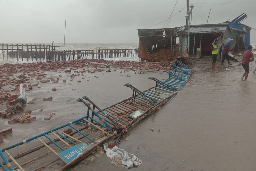 রবিবার বেলা বাড়ার সঙ্গে বৃষ্টির পরিমাণ বাড়ায় যথেষ্ট শঙ্কিত সুন্দরবনবাসী। সাগরের মুড়িগঙ্গা নদীর জল বাড়ায় কচুবেড়িয়া ভেসেল ঘাট সংলগ্ন রাস্তা জলমগ্ন হয়ে পড়ে। রাস্তায় দাড়িয়ে যায় গাড়ি।