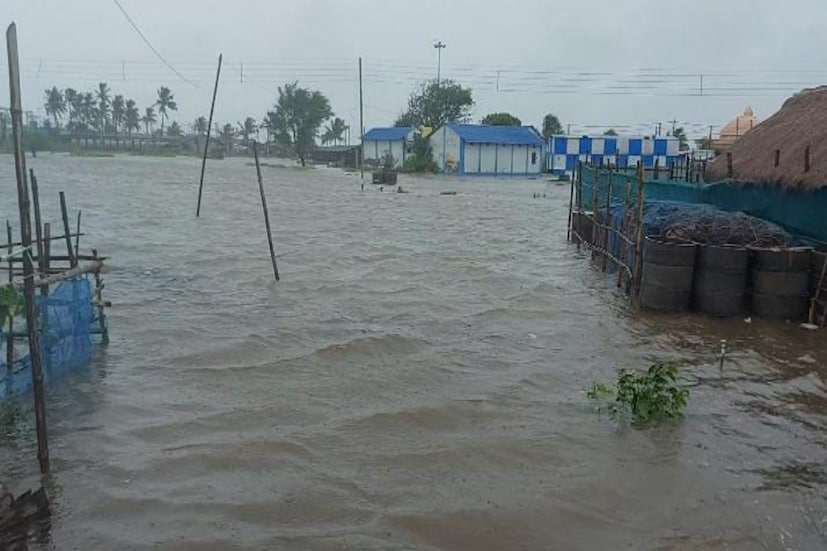 সাগরে জলের পরিমাণ এতটাই বেড়ে যায়। মন্দিরচত্বর ও মেলা মাঠে জল নোনা জল প্রবেশ করে। ভেঙে যায় অস্থায়ী গার্ডরেল। সাগরে দেখা যায় বড়ো বড়ো ঢেউ।