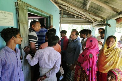 কুলপির সমবায় সমিতির বাইরে বিক্ষোভ কুলপির সমবায় সমিতির বাইরে বিক্ষোভ