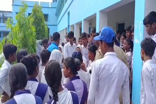 ডায়মন্ডহারবারে স্কুলের বেহাল দশার প্রতিবাদে বিক্ষোভ ছাত্রছাত্রীদের ডায়মন্ডহারবারে স্কুলের বেহাল দশার প্রতিবাদে বিক্ষোভ ছাত্রছাত্রীদের