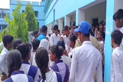 ডায়মন্ডহারবারে স্কুলের বেহাল দশার প্রতিবাদে বিক্ষোভ ছাত্রছাত্রীদের ডায়মন্ডহারবারে স্কুলের বেহাল দশার প্রতিবাদে বিক্ষোভ ছাত্রছাত্রীদের