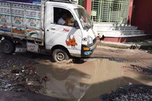 বেহাল রাস্তার জন্য সমস্যায় স্থানীয় বাসিন্দারা বেহাল রাস্তার জন্য সমস্যায় স্থানীয় বাসিন্দারা