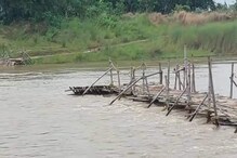 হঠাৎ ডুবল অস্থায়ী বাঁশের সেতু! বিপাকে স্থানীয় বাসিন্দারা হঠাৎ ডুবল অস্থায়ী বাঁশের সেতু! বিপাকে স্থানীয় বাসিন্দারা