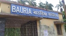 প্রায় ৩ বছর বন্ধ বাউড়িয়া স্টেশনের ডাউন টিকিট কাউন্টার, সমস্যায় যাত্রীরা প্রায় ৩ বছর বন্ধ বাউড়িয়া স্টেশনের ডাউন টিকিট কাউন্টার, সমস্যায় যাত্রীরা
