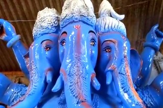 চলছে শেষ মুহূর্তে গণেশ তৈরির কাজ
