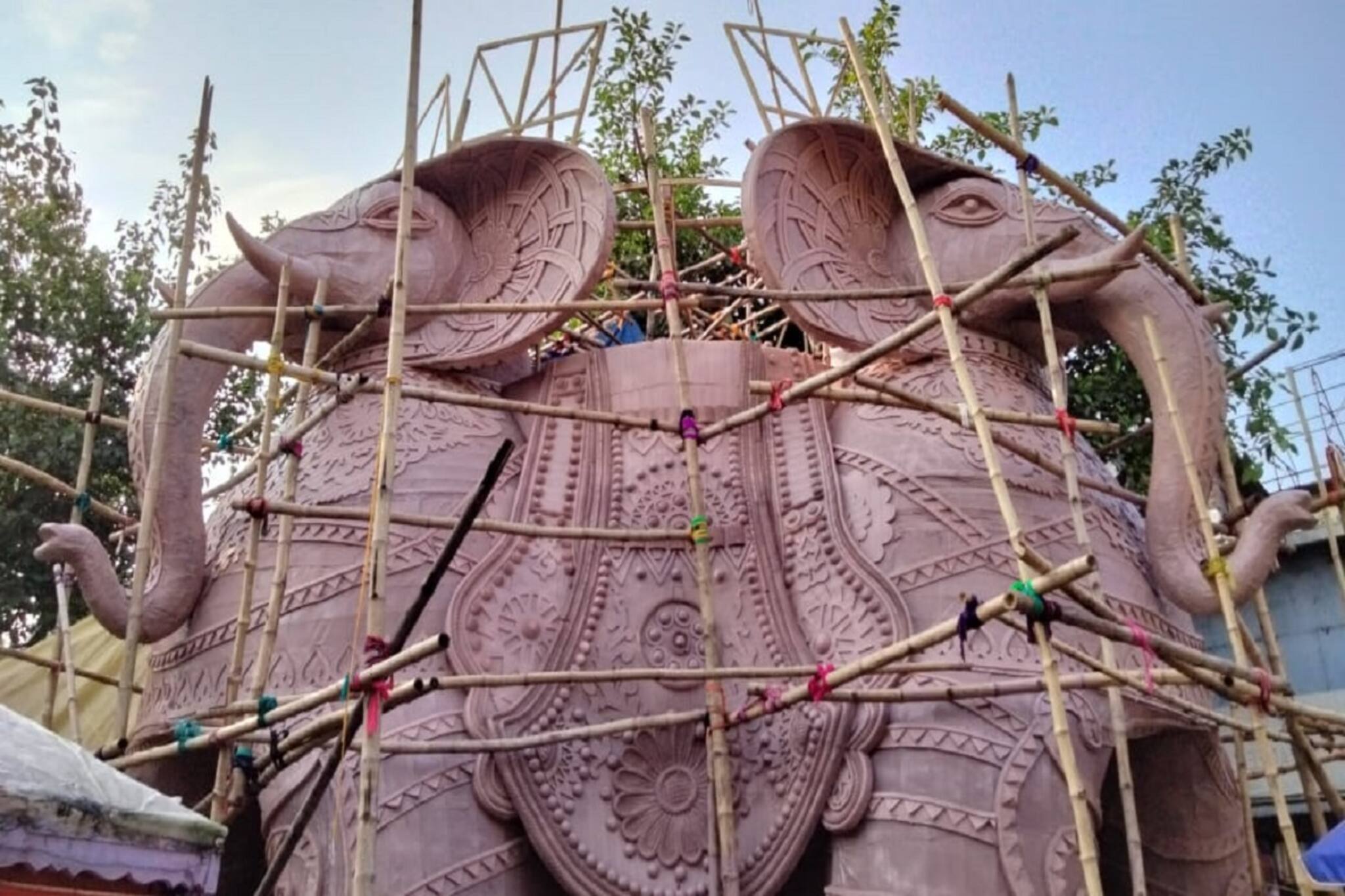 Siliguri news : সকলের মঙ্গল ও ব্যবসার প্রসার বৃদ্ধির কামনায় গণেশ পুজো শিলিগুড়িতে