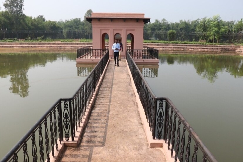 ছুটিতে ঘুরতে যাওয়ার প্ল্যান করছেন। আপনি কি এমন জায়গা খুঁজছেন যেখানে গেলে মাত্র দুদিনের ছুটিতে বেশ কয়েকটি আকর্ষণীয় স্থান দর্শন করতে পারবেন আপনি। আর চিন্তা নেই আজ আপনাকে খোজ দেবো এমনই একটি জায়গার। যেখানে গেলে খুব কম দূরত্বের মধ্যেই আপনি ভ্রমণ করতে পারবেন বেশ কয়েকটি জায়গা। বর্ধমান জেলার আউশগ্রাম হল এরকম ট্যুরের আদর্শ জায়গা।