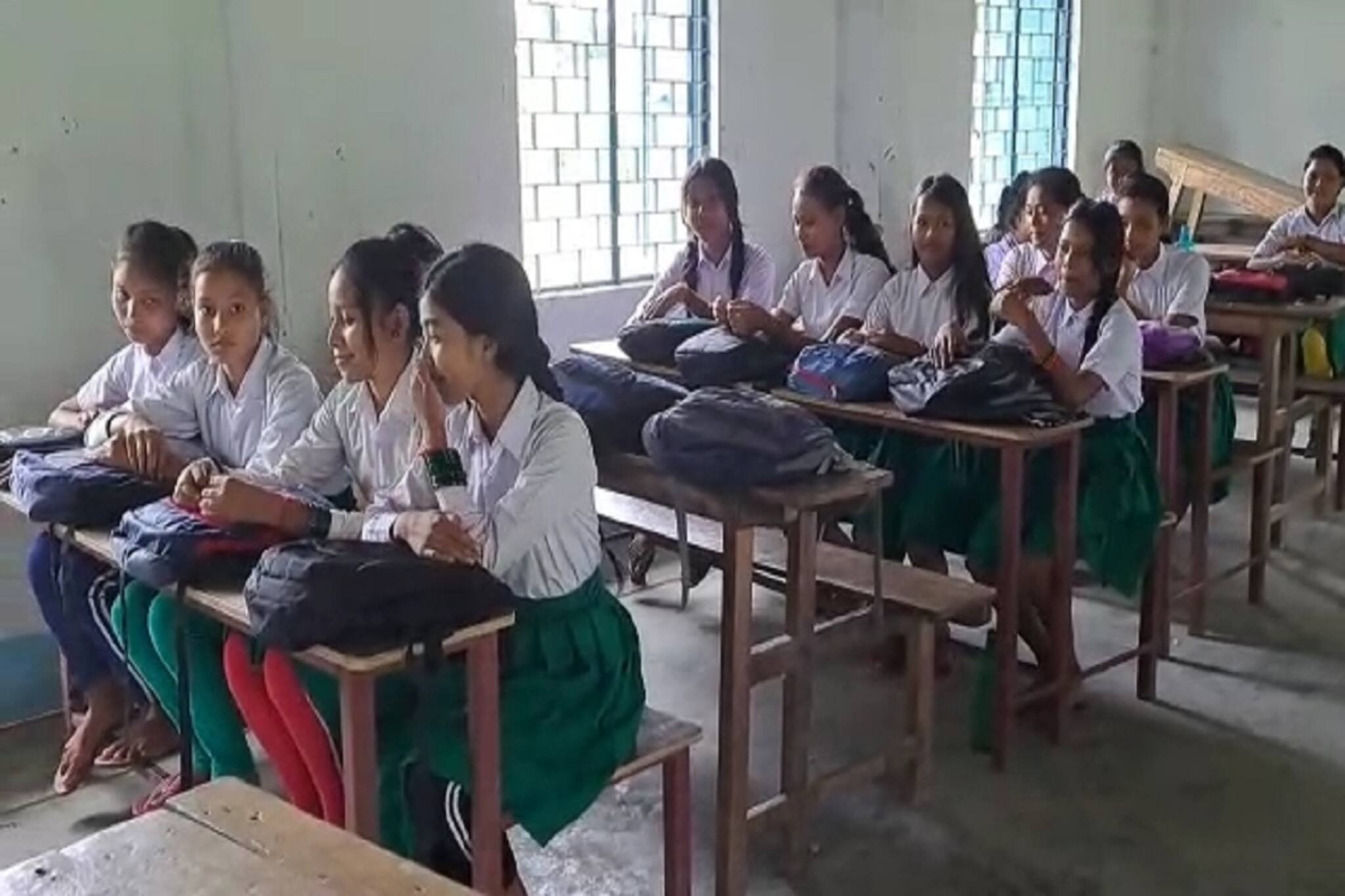 Alipurduar News: স্কুলে পড়ুয়ার অভাব নেই, কিন্তু শিক্ষক মাত্র ২ জন! শিকেয় উঠেছে পড়াশোনা