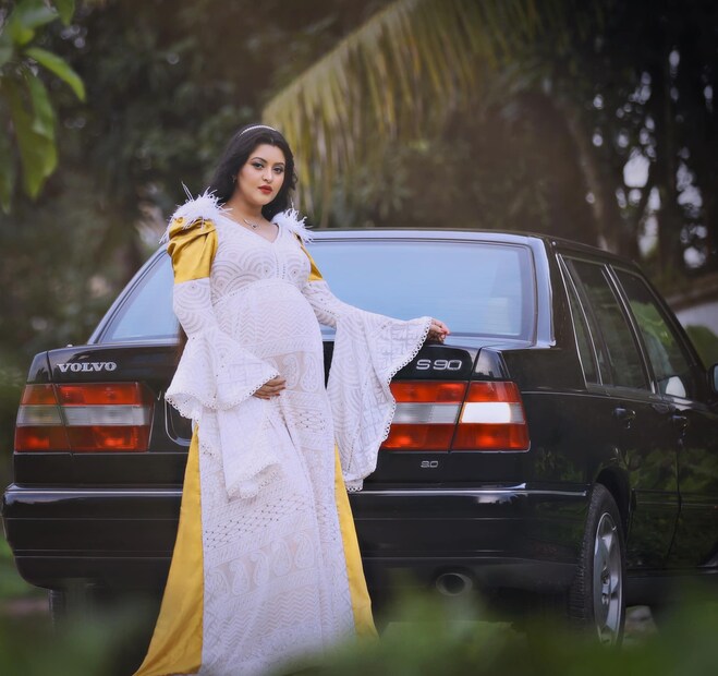 *জানা গিয়েছে, চিকিৎসকের পরামর্শে পূর্ণ বিশ্রামে রয়েছেন পরীমনি। তাই আপাতত শুটিং বন্ধ পুরোপুরি। আগামী দেড় বছর একদম ছুটি।