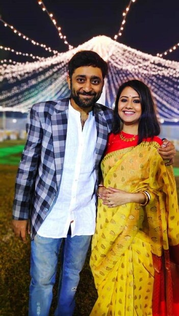 আর বিশেষ দিনের খাওয়া দাওয়া? অবশ্যই মটন বিরিয়ানি৷ আমাদের কোনও বিশেষ দিন মটন বিরিয়ানি ছাড়া হয় না৷ তাই আজ সেই মতো প্ল্যান রয়েছে ডিনারে৷ জানালেন মানালির স্বামী৷ 