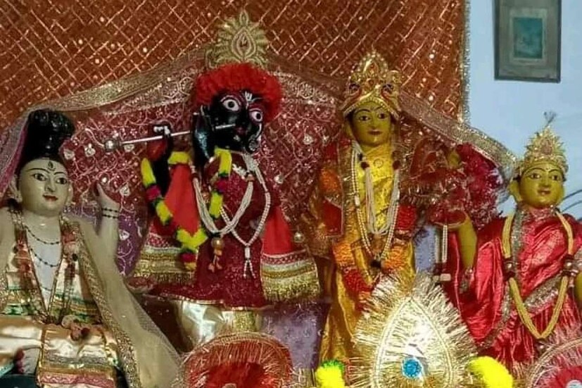 একসময় নশিপুর রাজবাড়িতে দোল দুর্গোৎসব সব উৎসবই পালিত হত সাড়ম্বরে। আগেকার রমরমা না থাকলেও এখনও ঝুলন যাত্রা উপলক্ষে বেশ বড় মেলা হয় এবং যাত্রাপালা বসে। কোভিডের কারণে দীর্ঘ দু&#039;বছর মেলা বন্ধ থাকলেও এবছর কোভিড পরিস্থিতি স্বাভাবিক হতেই মেলা ও ঝুলন উৎসবে সামিল হবেন এলাকার বাসিন্দারা। নশিপুর রাজবাড়ির মন্দির, নাটমন্দির, রাজবাড়ী মিলে মোট আয়তন ছিল প্রায় ২০ বিঘা। (কৌশিক অধিকারী)