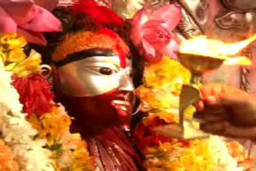 অনেকেই বিশেষ করেন যে কৌশিকী অমাবস্যায় মা তারার আরাধনার পরে রক্তবস্ত্র ধারণ করেন ৷ প্রতীকী ছবি ৷