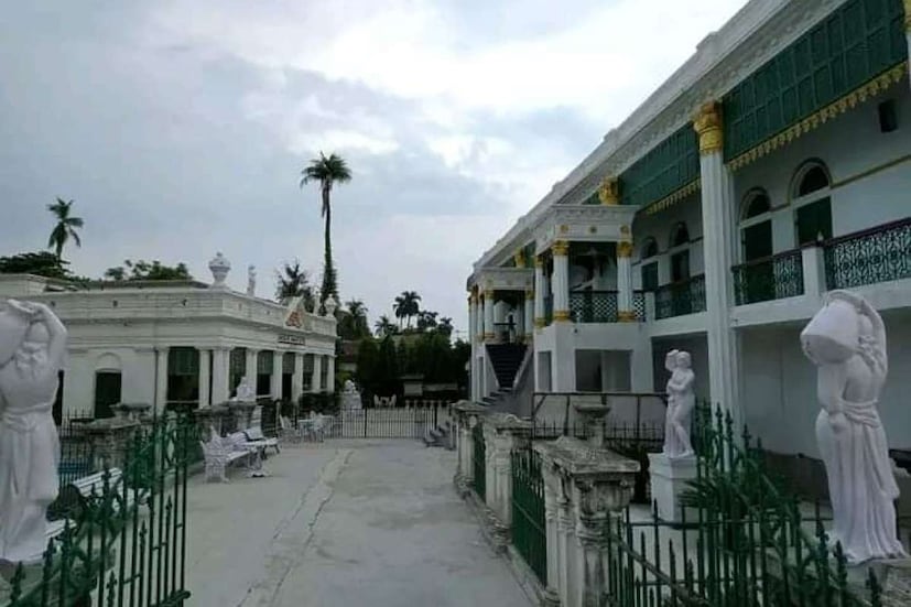 রাজবাড়ীতে ৭০টি ঘর সম্বলিত অন্দরমহল ছিল। কিন্তু স্বাধীনতার পর জমিদারি প্রথা বিলোপ হয়ে যাওয়ায় উত্তরসূরীদের পক্ষে আর প্রাসাদ সংস্কার করা সম্ভব পর হয় নি। ফলে কালের নিয়মে ওই বিশাল অন্দরমহল আজ প্রায় কিছুই নেই। অবশিষ্ট রাজপ্রাসাদ ও মন্দির বাঁচাতে উত্তরসূরীরা নশিপুরেরই পাঁচ যুবককে সম্পত্তির শতকরা ৮০ ভাগ ৬০ বছরের লিজে দেওয়া হয়েছে। বাকি ২০ ভাগ রাজপরিবারের হাতেই রয়েছে। (কৌশিক অধিকারী)