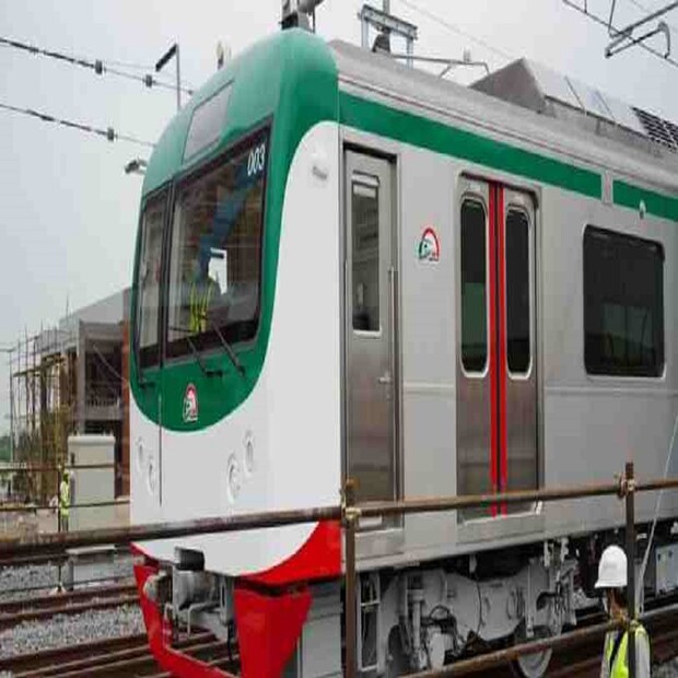 অর্থাৎ বাস, ট্যাক্সি, অটো-সহ বিভিন্ন যানবাহনে করে এক্কেবারে মেট্রো স্টেশনের কাছেই ওঠানামা করতে পারবেন ৷ প্রতীকী ছবি ৷