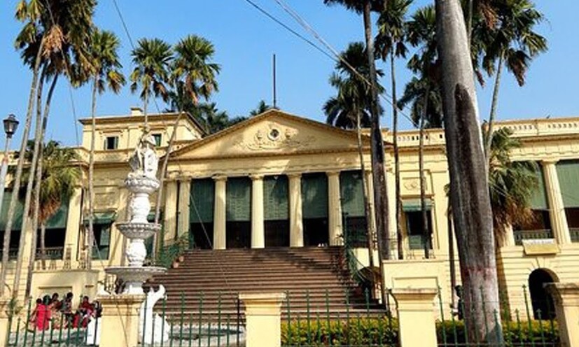 ২০২২ সালের ঝুলন উৎসবের নির্ঘন্টঃ ২০২২ সালের ঝুলন যাত্রা অনুষ্ঠিত হবে বাংলার ২১ শ্রাবণ ১৪২৯ সাল, ইংরেজি ৭ অগাষ্ট ২০২২ রবিবার দিন শ্রীশ্রীকৃষ্ণের ঝুলনযাত্রা আরম্ভ। বাংলার বৃহস্পতিবার ২৫ শ্রাবণ ১৪২৯, ইংরেজি ১১ অগাষ্ট ২০২২ বৃহস্পতিবার শ্রীশ্রীকৃষ্ণের ইন্দ্রাদিদেববিহিত ঝুলনযাত্রা সমাপন। শ্রাবণী পূর্ণিমার উপবাস ও নিশিপালন। প্রদোষে রাত্রি ৬।১১ গতে ৭।৪৭ মধ্যে শ্রীশ্রীসত্যনারায়ণ ব্রত। রাত্রিতে শ্রীশ্রীকৃষ্ণের ইন্দ্রাদিদেববিহিত ঝুলনযাত্রা সমাপন। (কৌশিক অধিকারী)