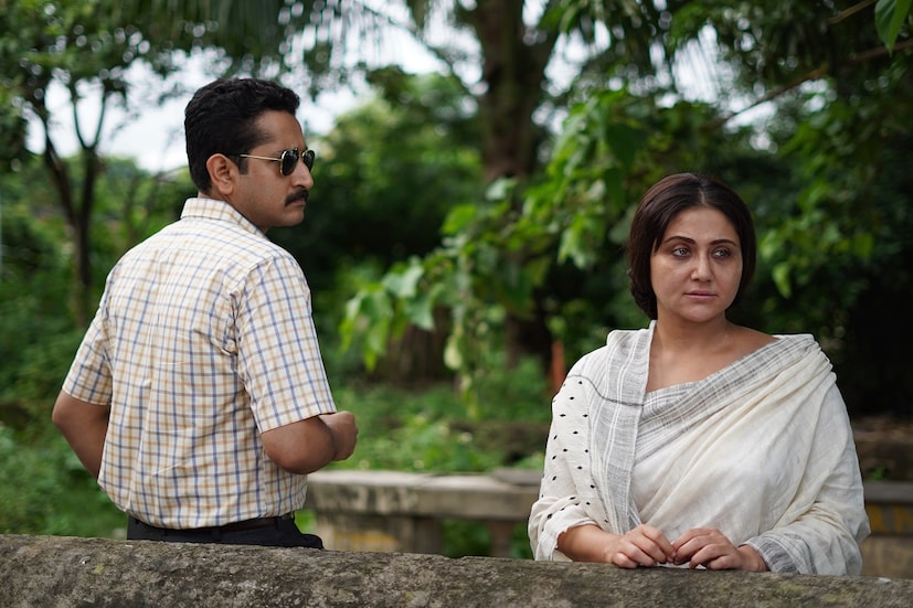 ডার্ক পলিটিক্যাল থ্রিলারধর্মী  (Dark Political Thriller) এই ছবিতে ফের জুটিতে দেখা যাবে পরমব্রত চট্টোপাধ্যায় (Parambrata Chattopadhyay) ও স্বস্তিকা মুখোপাধ্যায়কে।