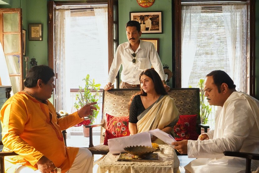 #কলকাতা: পরিচালক-প্রযোজক অরিন্দম ভট্টাচার্যের ছবি ‘শিবপুর’। প্রযোজনা করেছেন সন্দীপ সরকার এবং অজন্তা সিংহ রায়। চলতি বছরের অক্টোবর থেকে নভেম্বরের মধ্যেই মুক্তি পাবে 'শিবপুর'। শ্য়ুটিং শুরু হয়েছে ৮ জুলাই থেকে।