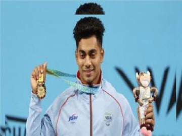 Achinta Sheuli from Bengal wins Gold medal 