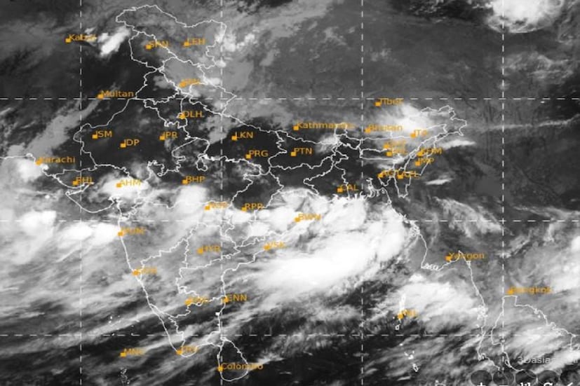 মৌসম বিভাগের ওয়েদার আপডেট অনুযায়ি ওড়িশা, গুজরাত , কোঙ্কণ, গোয়া এবং মধ্য মহারাষ্ট্র আলাদা আলাদাভাবে ভারী বৃষ্টির সম্ভবনা জারি৷ Photo Courtesy- IMD/ Sattellite Image 