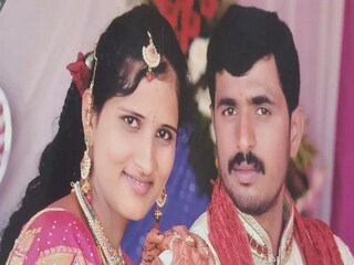 সাত বছরের বিয়েকে বাঁচাতে একটি কাউন্সেলিং সেশনে আসেন দম্পতি।