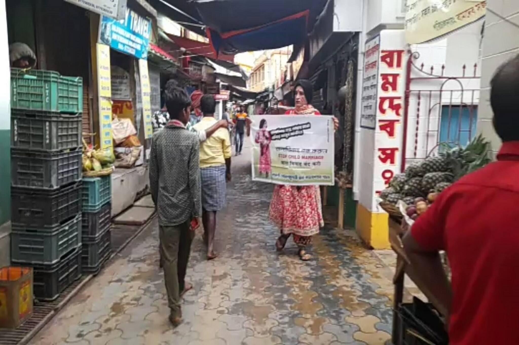 Birbhum News: জনপ্রিয় শিক্ষক রাস্তায় রাস্তায় 'বহুরূপী' সেজে ঘুরছেন, কারণ শুনে কুর্নিশ শহরবাসীর