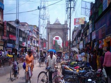 শহরে বাস না ঢোকায় গ্রামীণ এলাকার ক্রেতারা আসছেন না