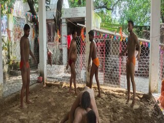 মল্লিকঘাট ফুল বাজারে রয়েছে বিখ্যাত কুস্তির আখড়া